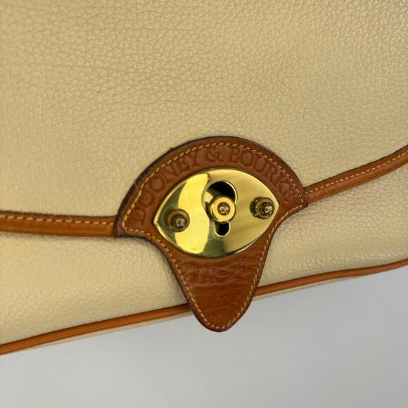 Vintage Dooney and Bourke All-Weather Leather Crossbody Bag - Picture 4 of 15